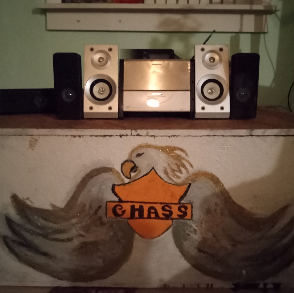 Radio with 4  speakers